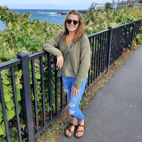 Meet your Posher, Connie - Picture 2 of 5